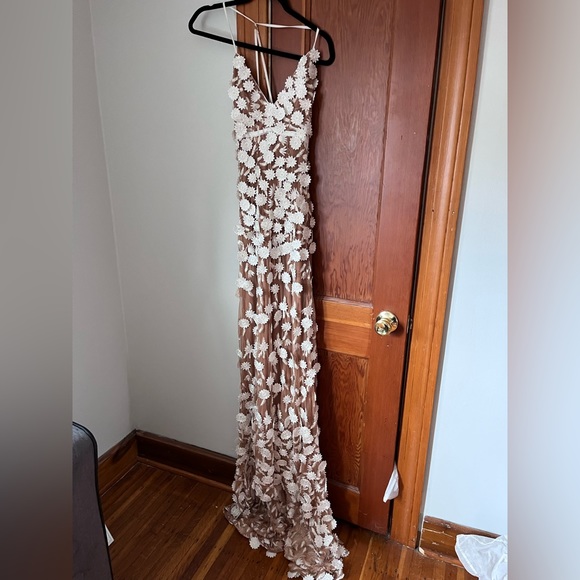 FL&L Wedding Dress with train - Picture 2 of 7